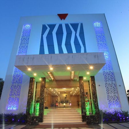 ホテル ウィングストン ゴーヴァルダン Radha Kund エクステリア 写真