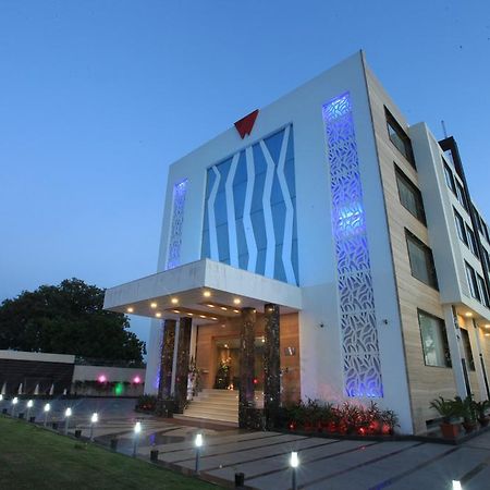 ホテル ウィングストン ゴーヴァルダン Radha Kund エクステリア 写真